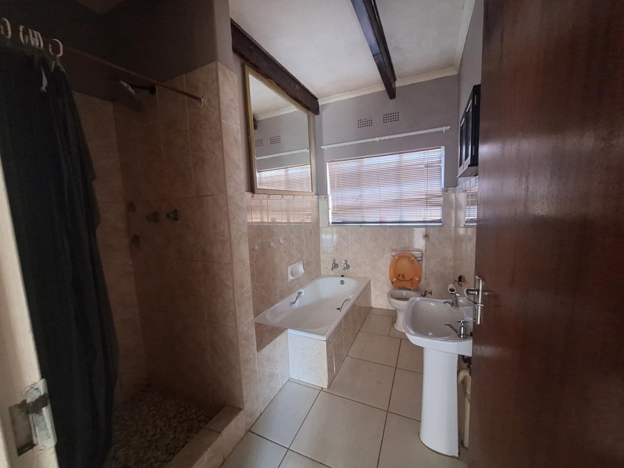 3 Bedroom Property for Sale in Safari Gardens North West
